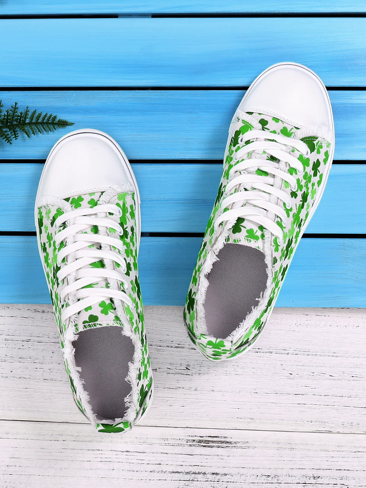 Women's Casual Shamrock Printing Lace-Up Canvas Shoes