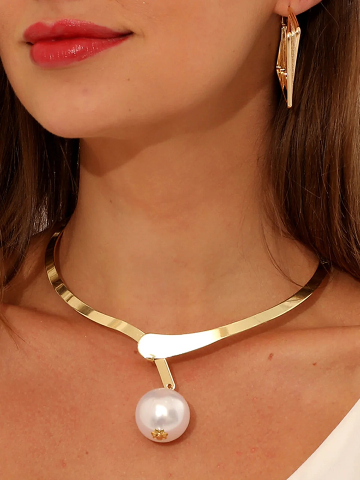 Elegant Imitation Pearl Torque Metal Choker Necklace