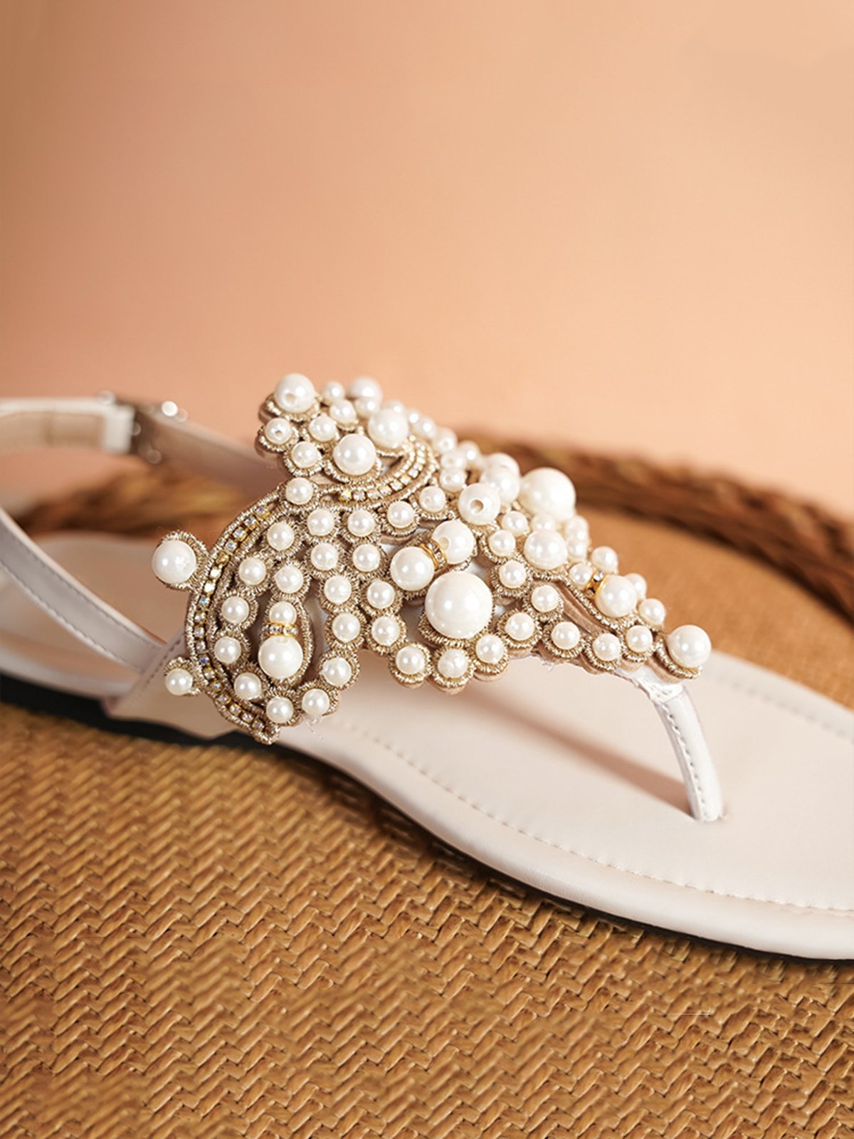 Elegant Imitation Pearl Adjustable Buckle Thong Sandals