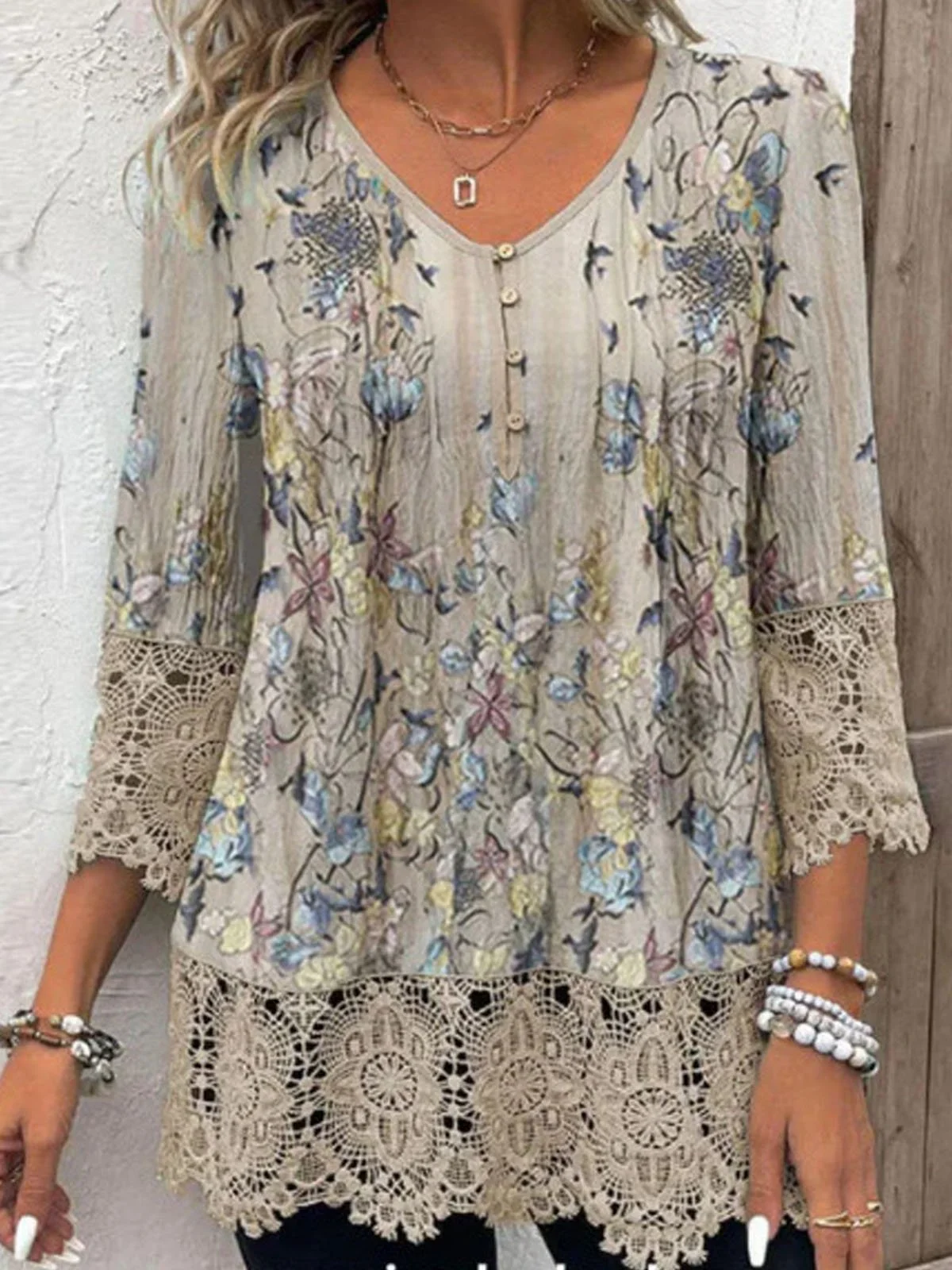 Women's Floral Three Quarter Sleeve Blouse_ Spring/Fall Lace V Neck Daily Casual Top