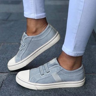 round toe casual sneakers